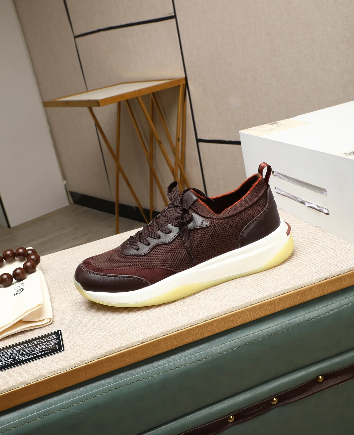 Men's shoes 💰620 🔥𝐥𝐨𝐫𝐨 𝐏𝐢𝐚𝐧𝐚 lp classic loafers, an Italian treasure brand, the only brand that can match Hermès! Only after wearing it do we realize that we can’t live up to our feet. The upper is made of imported first-layer cowhide with breathable fly-knit fabric, water-dyed cowhide foot pads, and the official original glass rubber outsole and pendant. Exclusive original packaging (tag ➕ brand paper ➕ outer box ➕ hand bag) code number: 38-44. Can be customized 45-46
